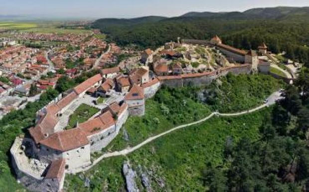 Kómába került egy férfi, miután lezuhant a földvári vár faláról