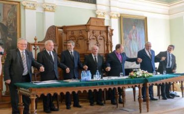 Oktatási intézményeik fenntartása mellett tettek fogadalmat a reformátusok és evangélikusok