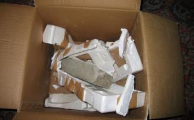 Köveket kapott az interneten megrendelt televízió helyett