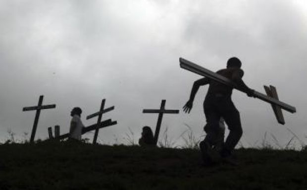 Kilencvenre nőtt a venezuelai tüntetések halálos áldozatainak a száma