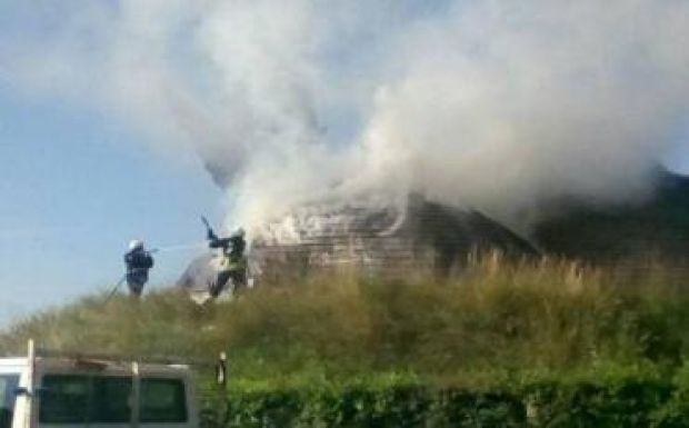 Kigyulladt a sepsiszentgyörgyi Makovecz ravatalozóház