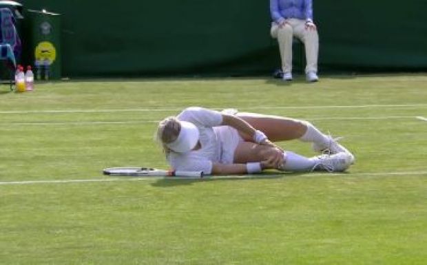 Sikoltozva könyörgött segítségért a térdsérülést szenvedő amerikai teniszező
