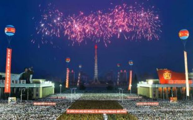 Így ünnepelte Észak-Korea, hogy most már Alaszkát is elérik a rakétái