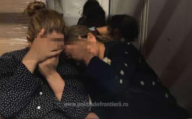 Edények közé bújtak menekültek a határátkelőnél