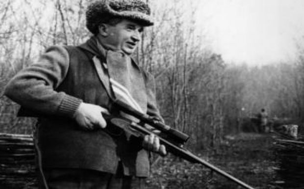 Közel 33 ezer euróért kelt el Ceauşescu vadászpuskája