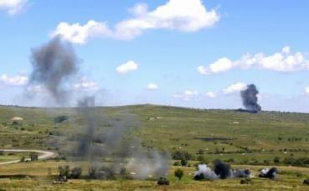 Egy kertbe csapódott a NATO-hadgyakorlaton használt lövedék egy darabja