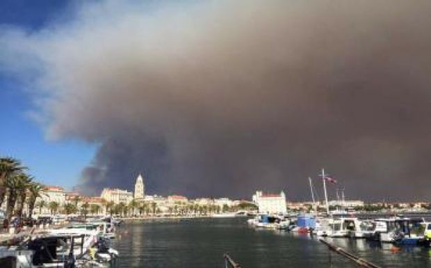 Sikerült megállítani a tüzet a horvátországi Split városánál