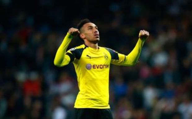 Nem adja el gaboni sztárcsatárját a Dortmund