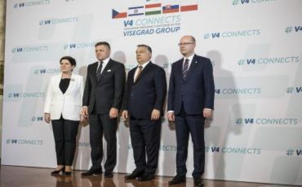 Támogatásukról biztosították a menekültáradat miatt szenvedő Olaszországot a V4-ek