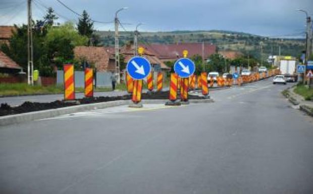 Nem építenek többé forgalomlassító szigeteket az országutakon