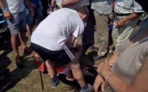 FRISSÍTVE: A földre teperték az Orbán Viktort kifütyülő nőt Tusványoson