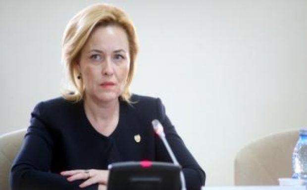 Feloldaná a rendőrök fegyverhasználatát korlátozó megszorításokat a belügyminiszter