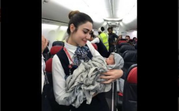 Kisbaba született egy transzatlanti Lufthansa-járaton