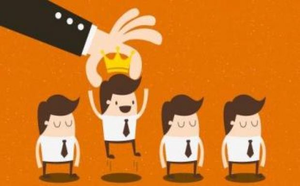 Megtiltotta a francia Nemzetgyűlés a családtagok alkalmazását