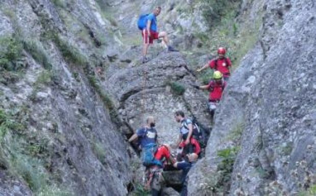 FRISSÍTVE: Szakadékba zuhant egy kerékpáros turista a Bucsecs-hegységben