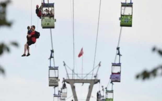 Kölnben 65 ember rekedt a levegőben a Rajna fölött