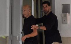 Ehud Olmert volt izraeli miniszterelnök hazatérhetett börtönéből