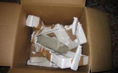 Köveket kapott az interneten megrendelt televízió helyett