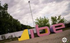 Zuhogó esőben nyílt meg az első VIBE Fesztivál