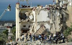 Összeomlott egy lakóház Nápoly mellett, nyolcan meghaltak