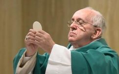 Ellenzi a Vatikán a gluténmentes ostyát