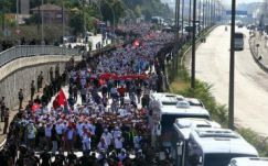 Tízezrek tüntetnek Isztambulban a 450 km-es Erdogan-ellenes felvonulás végén