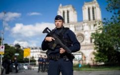 Párizsban 11 ezer rendőrt mozgósítanak