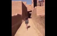 Miniszoknyában sétáló nőt keres a szaúdi rendőrség