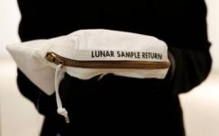 Hihetetlen összegért keltek el holdkövek