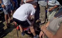 A földre teperték az Orbán Viktort kifütyülő nőt Tusványoson