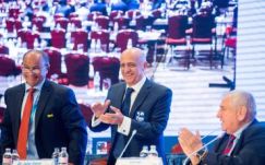 Vizes vb: Maglione maradt a FINA elnöke