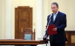 Az alkotmánybíróság elnökének lemondását kéri az USR