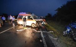 Beteget szállító mentőautó ütközött gépkocsival, ketten meghaltak