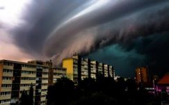 Félelmetesen szép képek készültek a magyarországi viharról