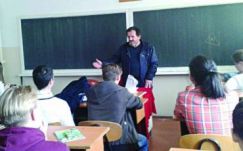 Még az osztályfőnöki órára is bevezetnék a tankönyvet