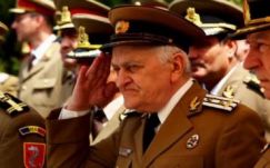 A kormány a katonák, rendőrök és hírszerzők speciális nyugdíjak módosítására készül