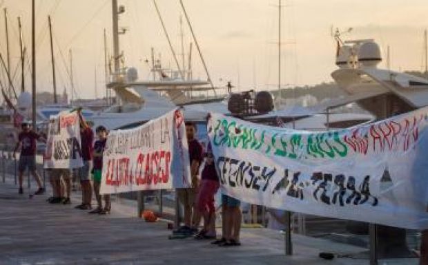 Vandalizmussal tiltakoznak a tömegturizmus ellen katalán függetlenségpártiak