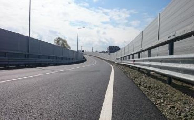Vasárnap sem közlekedhetnek a 7,5 tonnásnál nagyobb gépjárművek az országútakon