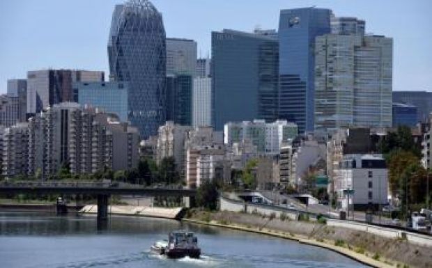 Katonákat gázoltak el Párizsban