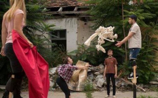 Utcaszínházi előadással turnézik Kolozs megyében a Shoshin Egyesület