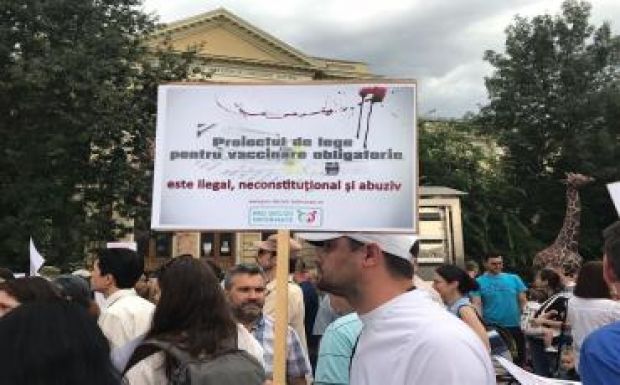 Az oltástörvény ellen tiltakoztak Bukarestben