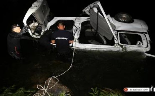 A Dâmboviţa folyóba hajtott egy kisbusz, hárman meghaltak