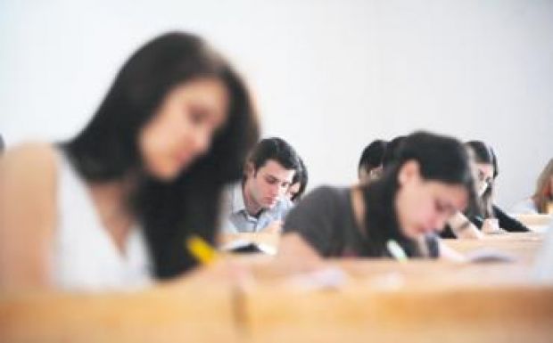 A román nyelv és irodalommal kezdődnek hétfőn az írásbeli pótérettségi vizsgák