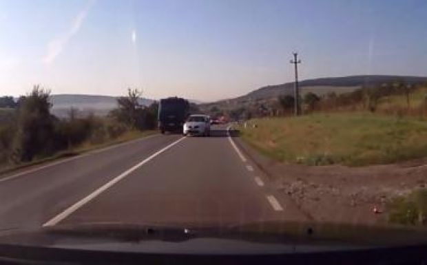 Saját és mások életével játszott egy sofőr Székelyudvarhely bejáratánál