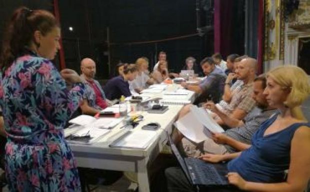 A kaukázusi krétakört Anca Bradu rendezi Nagyváradon