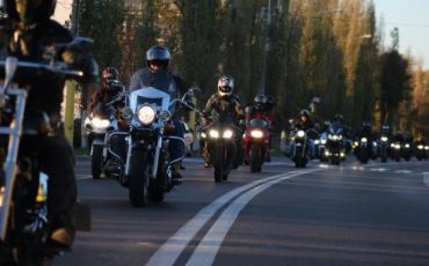 Hamarosan nem lehet majd büntetlenül bőgetni a motorokat Romániában