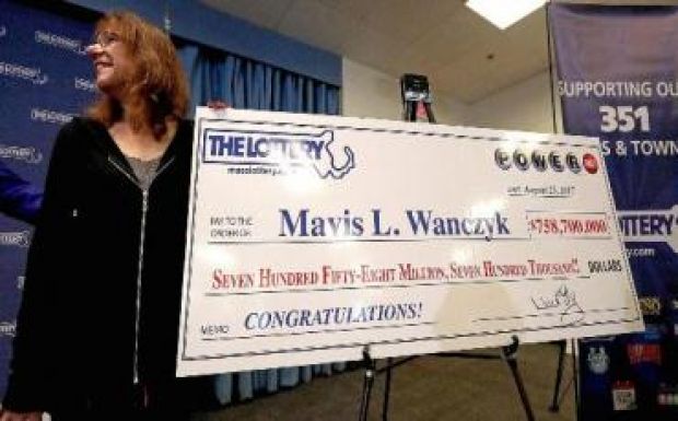 Elvitték minden idők második legnagyobb amerikai lottónyereményét