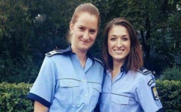 Hősként ünnepelnek két rendőrnőt Bukarestben