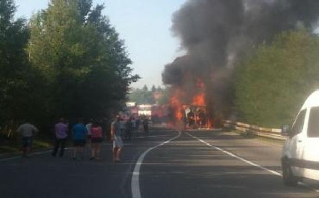 Kigyulladt egy kamion a Királyhágón