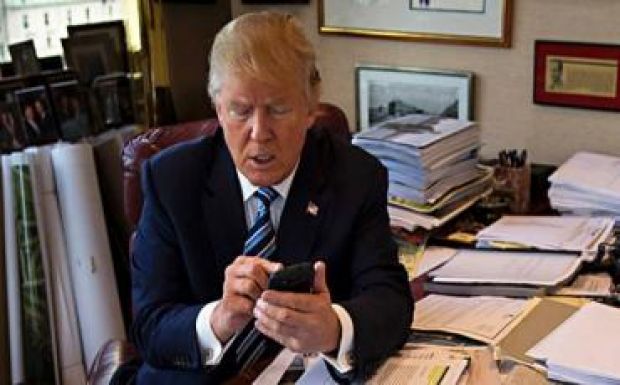 Tudtán kívül jótékonysági célra fordítják Trump Twitter-bejegyzéseit